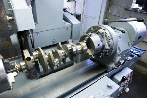 crankshaft-in-process-berco-crankshaft-grinder