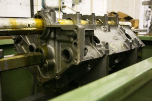 gas-engine-block-in-line-honing-machine-end-view